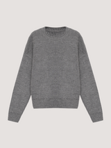 Le pull en laine gris