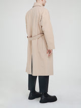 Le manteau trench beige classique