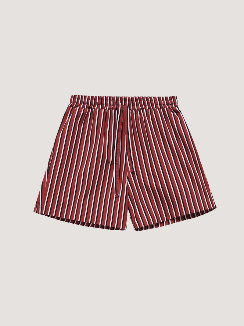 Le short de pyjama à rayures rouges