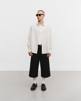 La chemise à manches longues en n&b